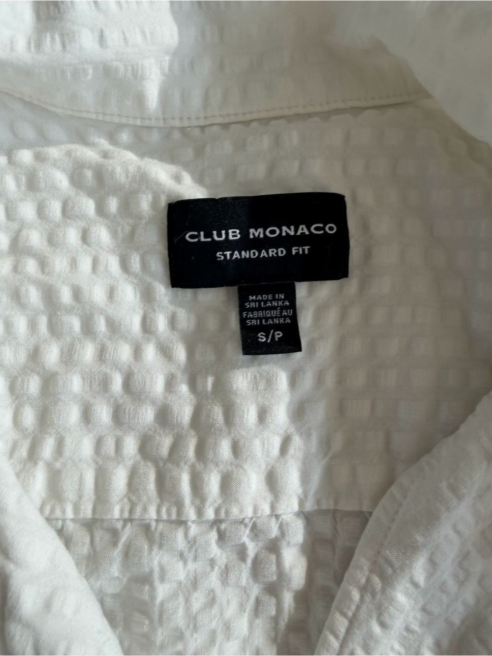 Club Monaco White Seersucker Short Sleeve Button-Down Shirt - Picture 4 of 7